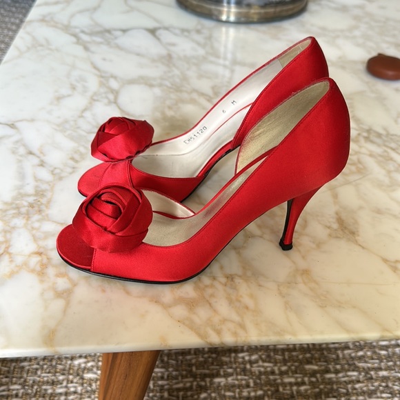 Stuart Weitzman red open toe pumps.,heel height 3 1/2 inches - Picture 4 of 7